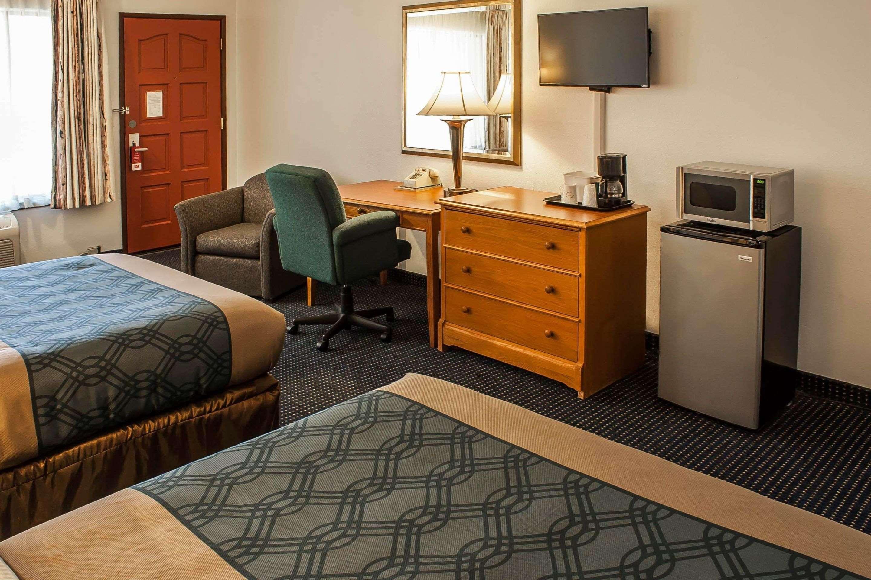 Econo & Hotel